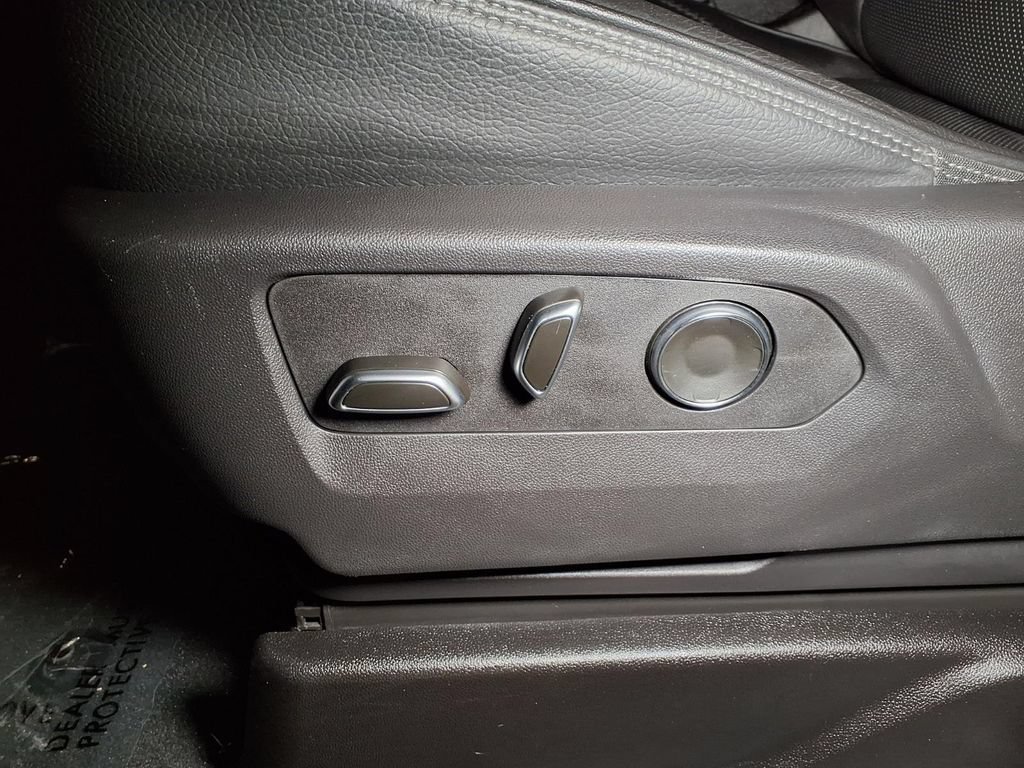 2025 GMC Yukon XL Denali - Photo 15