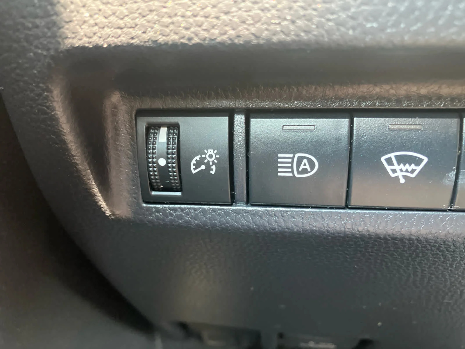 Certified Used 2020 Blizzard Pearl Toyota Limited image 15