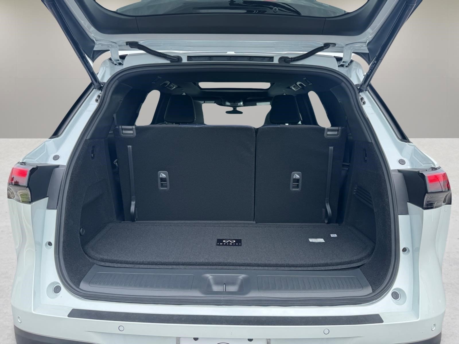 New 2027 RADIANT WHITE INFINITI Sport AWD image 12