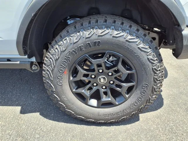 New 2026 Avalanche Gray Ford Badlands image 5