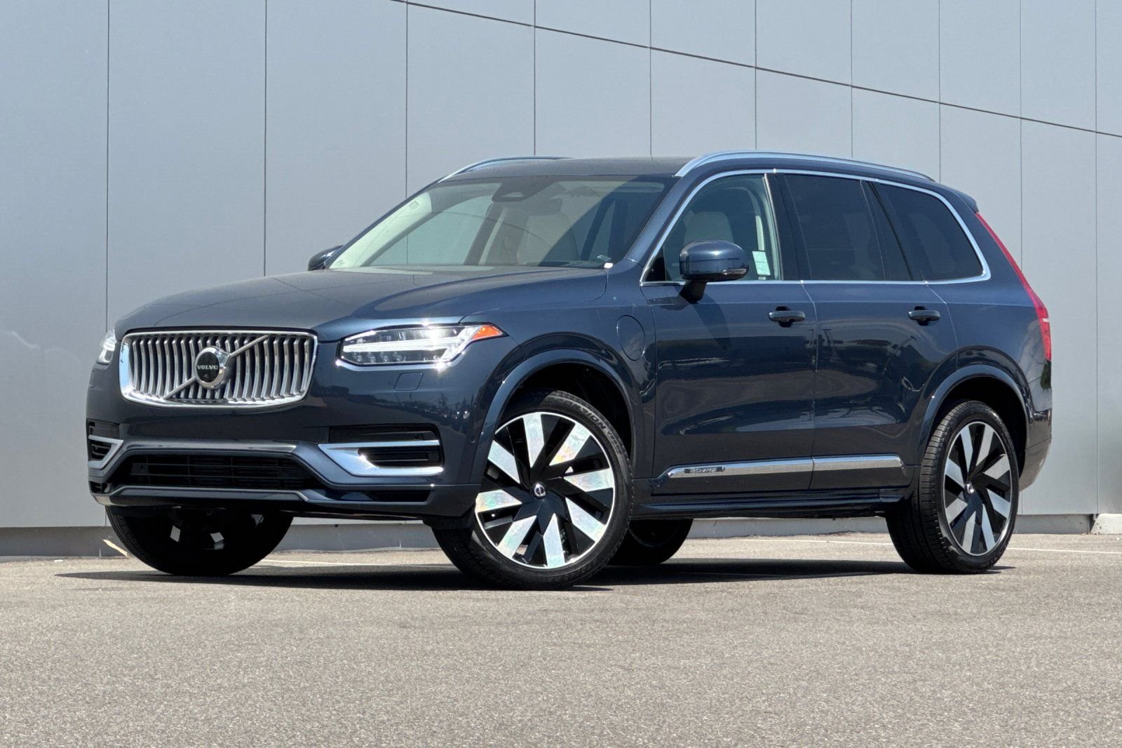 Used 2023 Blue Volvo Ultimate image 1