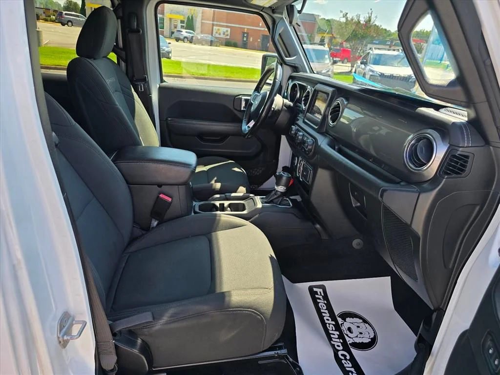 Used 2021 White Jeep Unlimited Sahara image 14