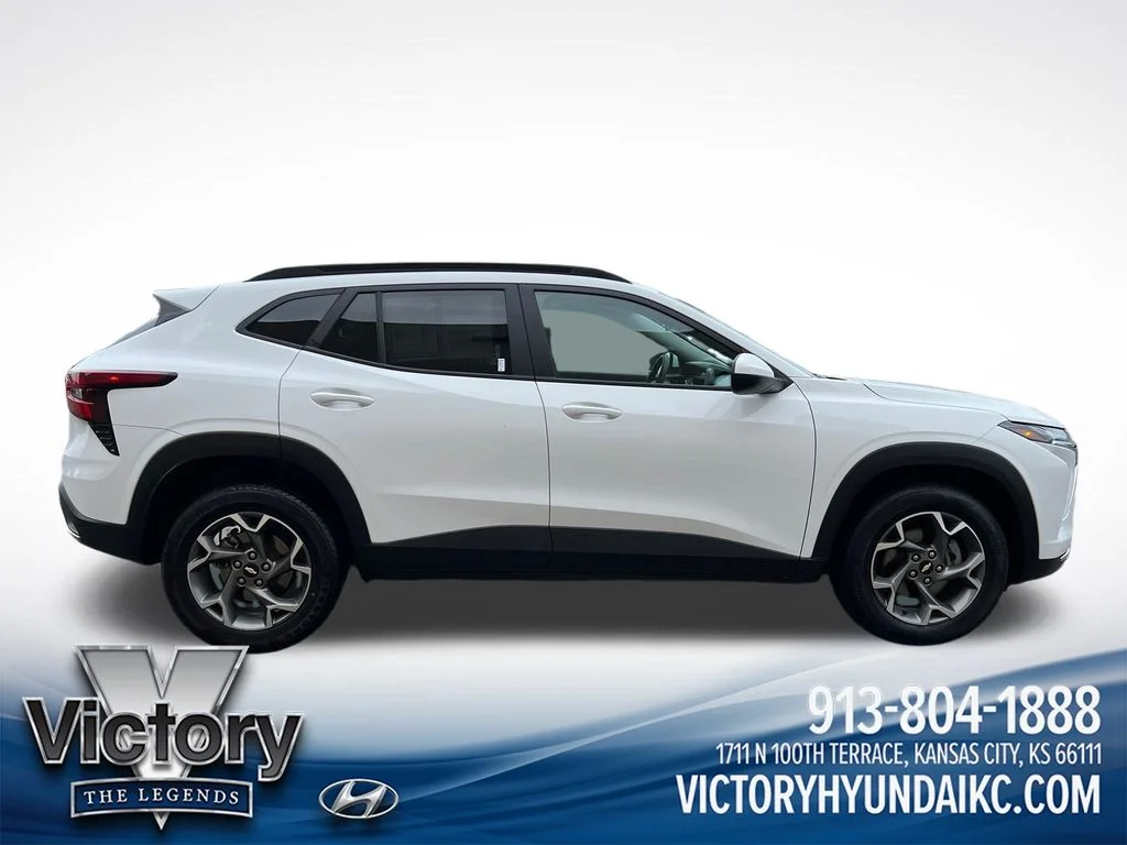Used 2025 White Chevrolet LT image 6