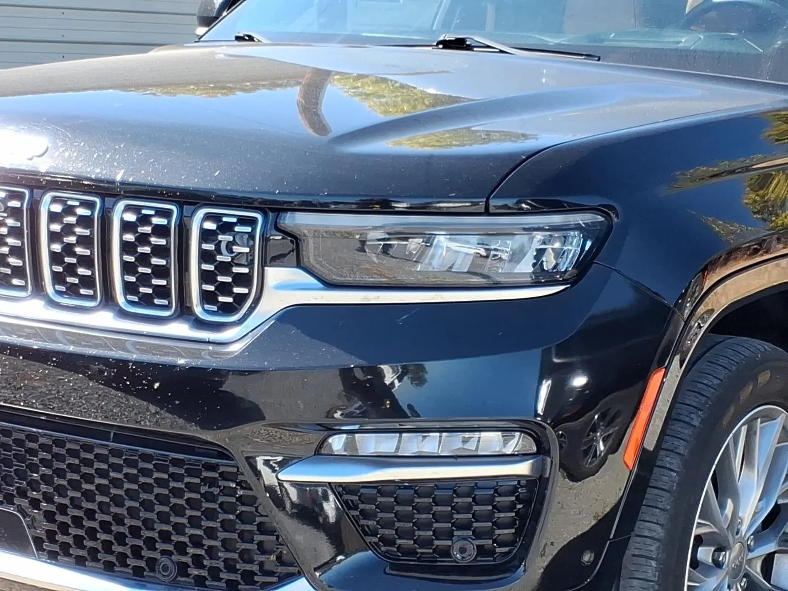 Used 2023  JEEP Summit Reserve image 2