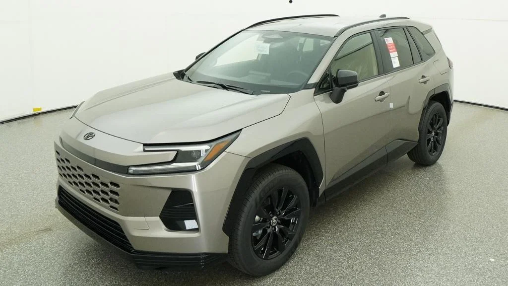 2026 Toyota RAV4 Hybrid SE FWD's photo