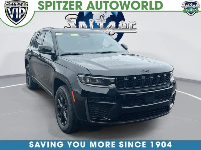 New 2026 Diamond Black Crystal Pearl-Coat Exterior Paint Jeep Laredo Altitude image 1