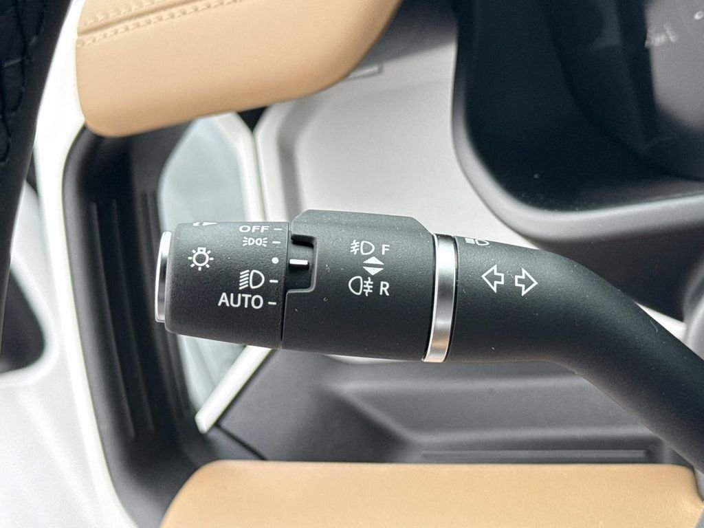 New 2026 Fuji White Land Rover X-Dynamic SE image 8