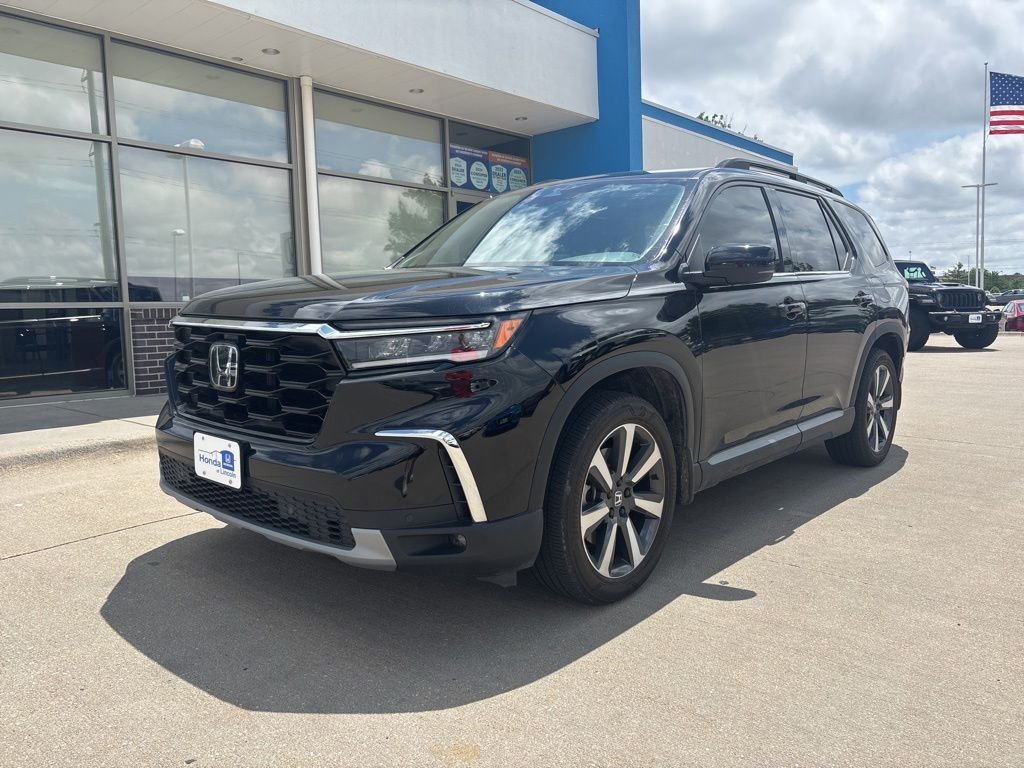 2023 Honda Pilot Touring AWD's photo