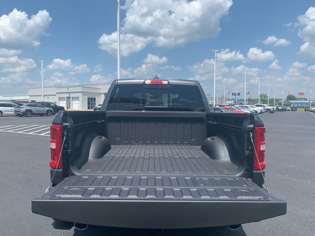 New 2026 Granite Crystal Metallic Clear-Coat Exterior Paint RAM Laramie image 9