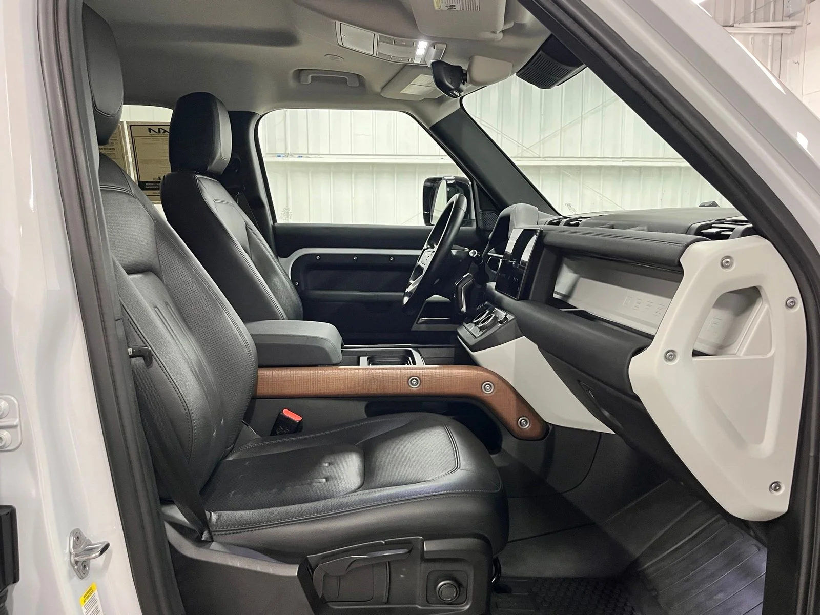 Used 2022  Land Rover S image 22