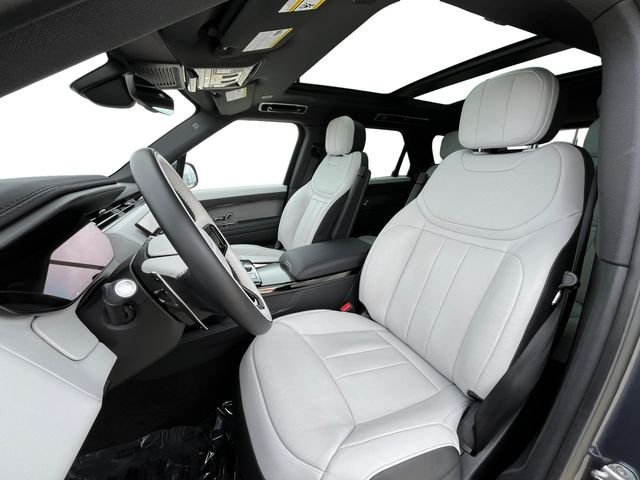 Used 2023 Blue Land Rover SE Dynamic image 10