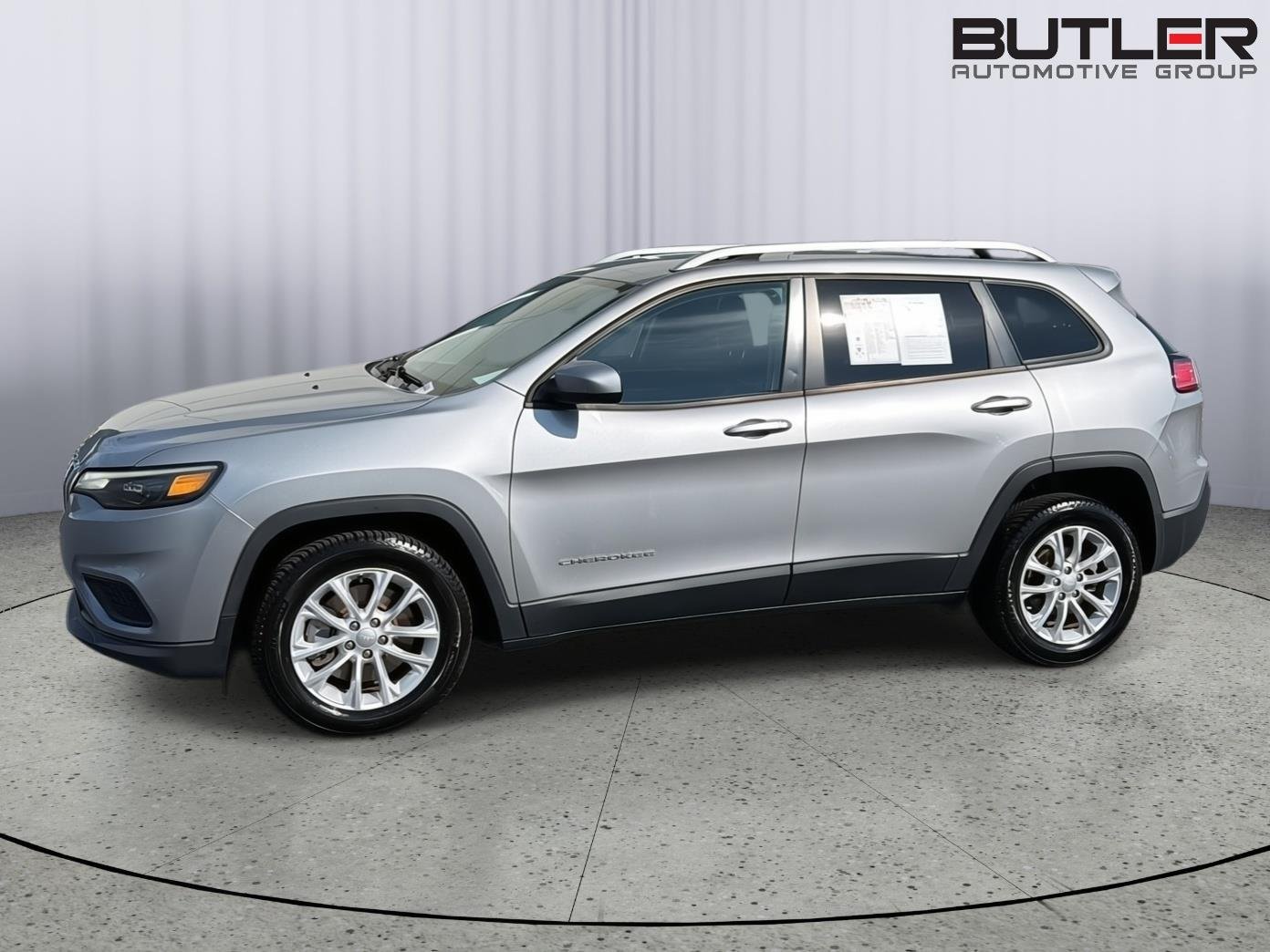 Used 2020 Billet Silver Metallic Clearcoat Jeep Latitude image 3