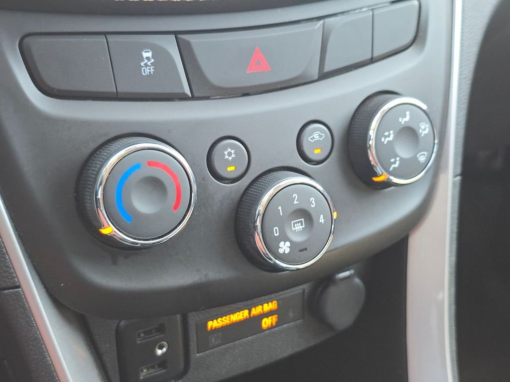 Used 2022 White Chevrolet LT image 35