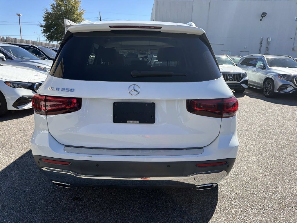 Used 2023  Mercedes-Benz GLB 250 image 6