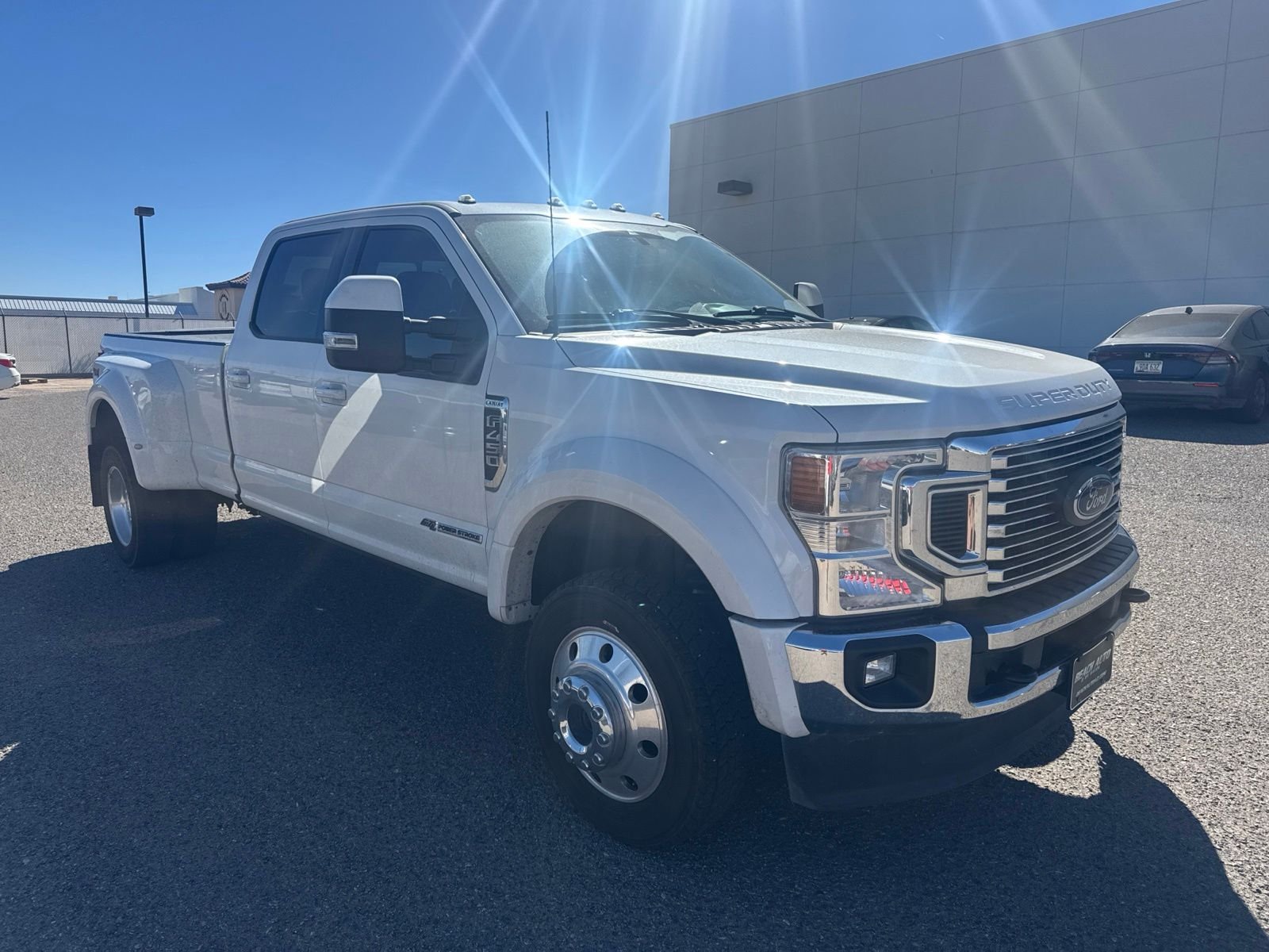Used 2022 Star White Metallic Tri-Coat Ford Lariat image 3