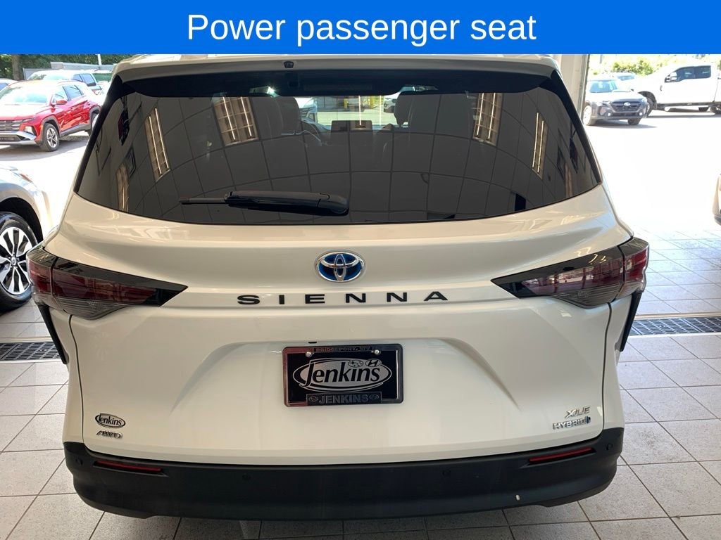 2024 Toyota Sienna XLE - Photo 16