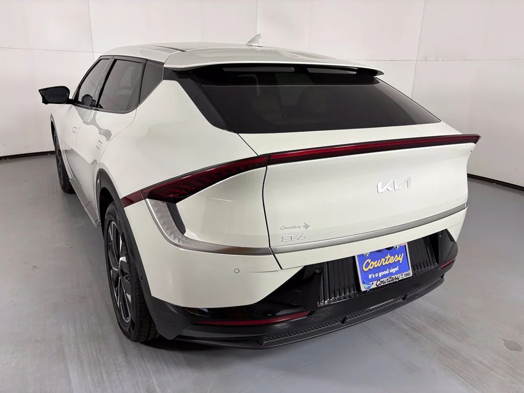 Used 2023 White Kia Wind image 6