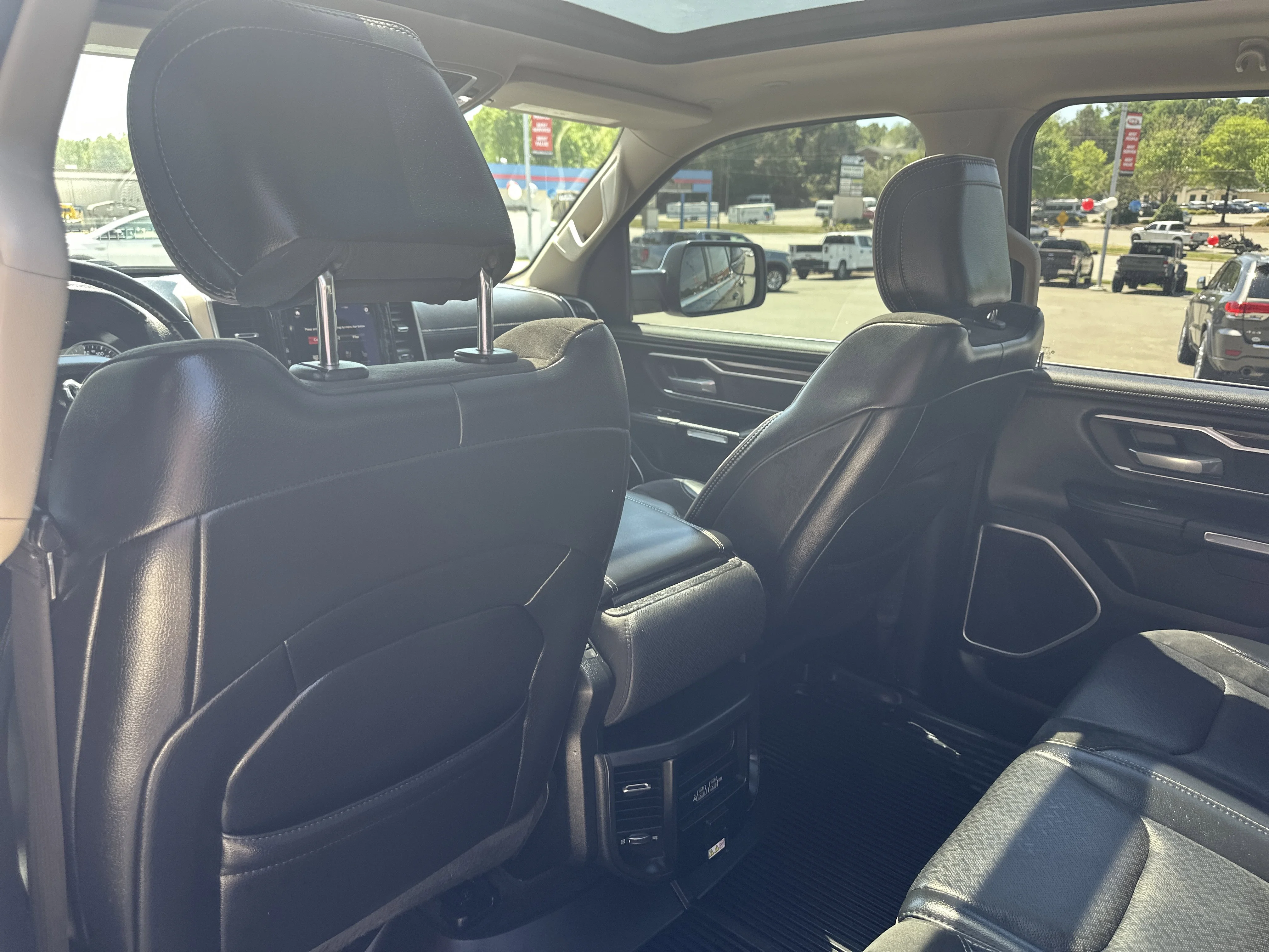 Used 2020 Diamond Black Crystal Pearlcoat Ram Laramie image 16