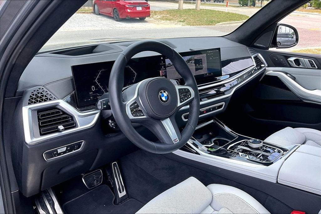 Used 2023 Gray BMW xDrive40i image 13