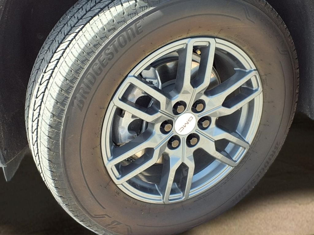 Used 2025 Summit White GMC Elevation image 24