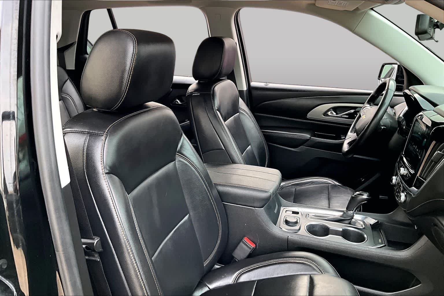 Used 2018 Mosaic Black Metallic Chevrolet LT Leather image 9