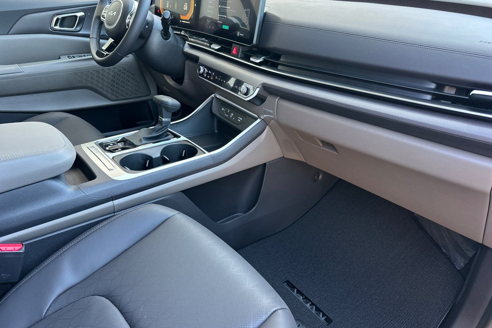 New 2026 White Kia EX image 17