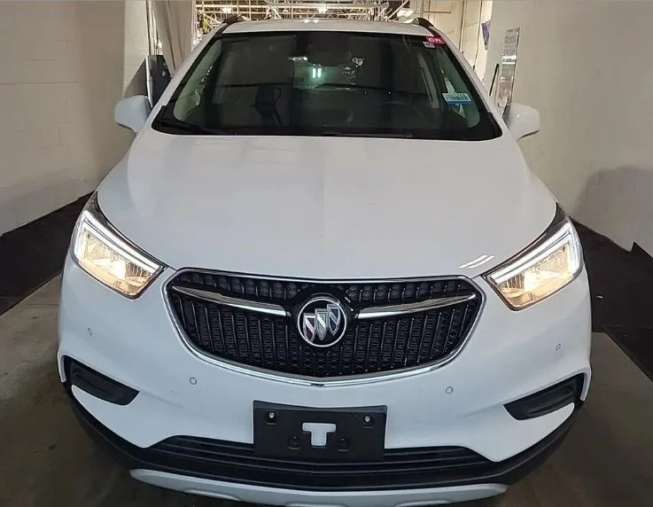 Used 2022 White Buick Preferred image 2