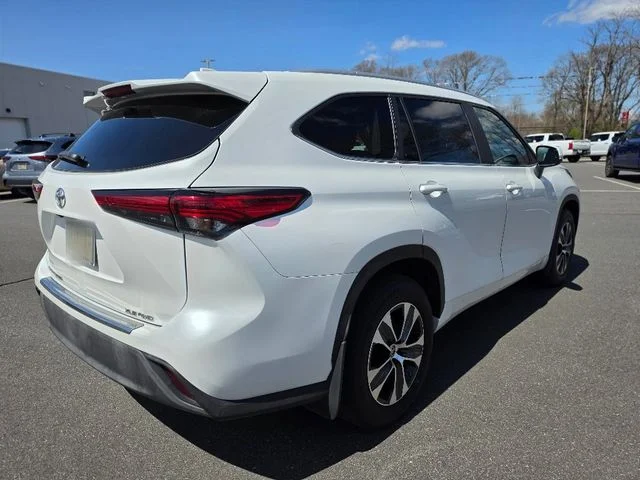 Used 2023 Beige Toyota XLE image 7