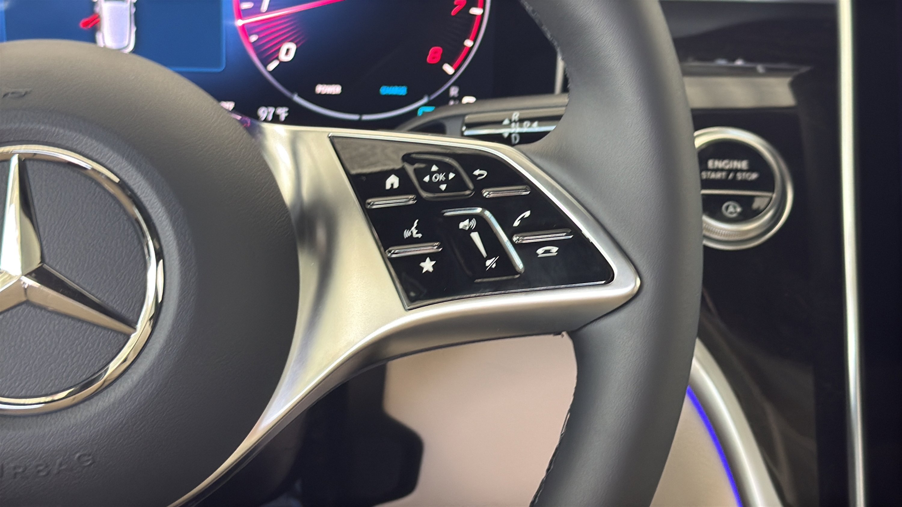 New 2026 Cirrus Silver Metallic Mercedes-Benz GLC 300 image 35