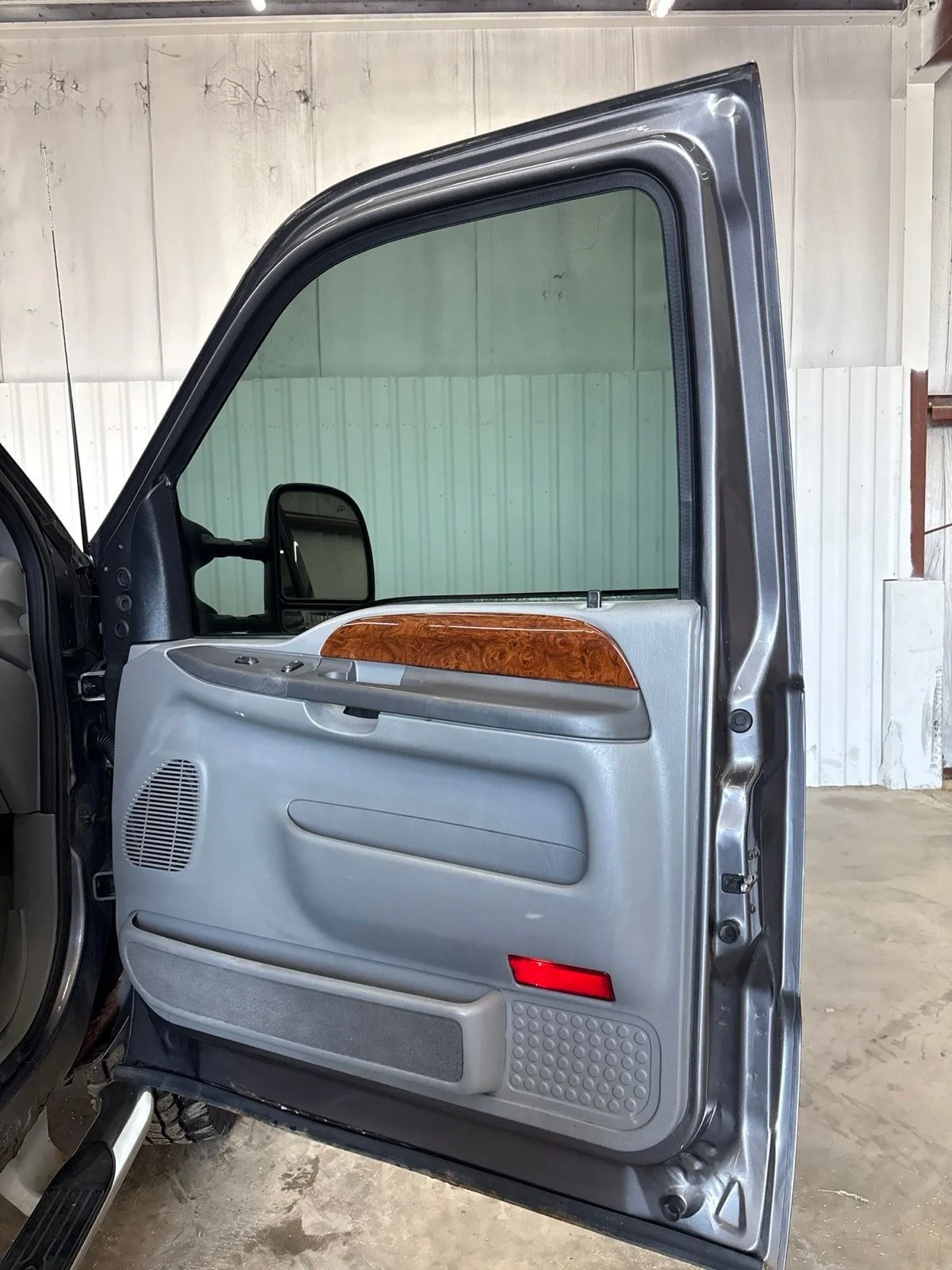 Used 2003 Gray Ford Lariat image 19
