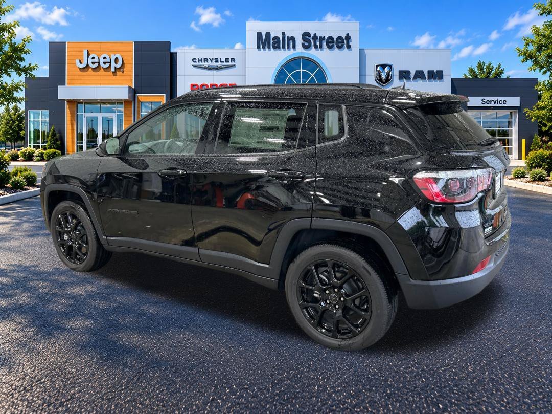 New 2026 Diamond Black Crystal Pearl-Coat Exterior Paint Jeep Latitude Altitude image 3