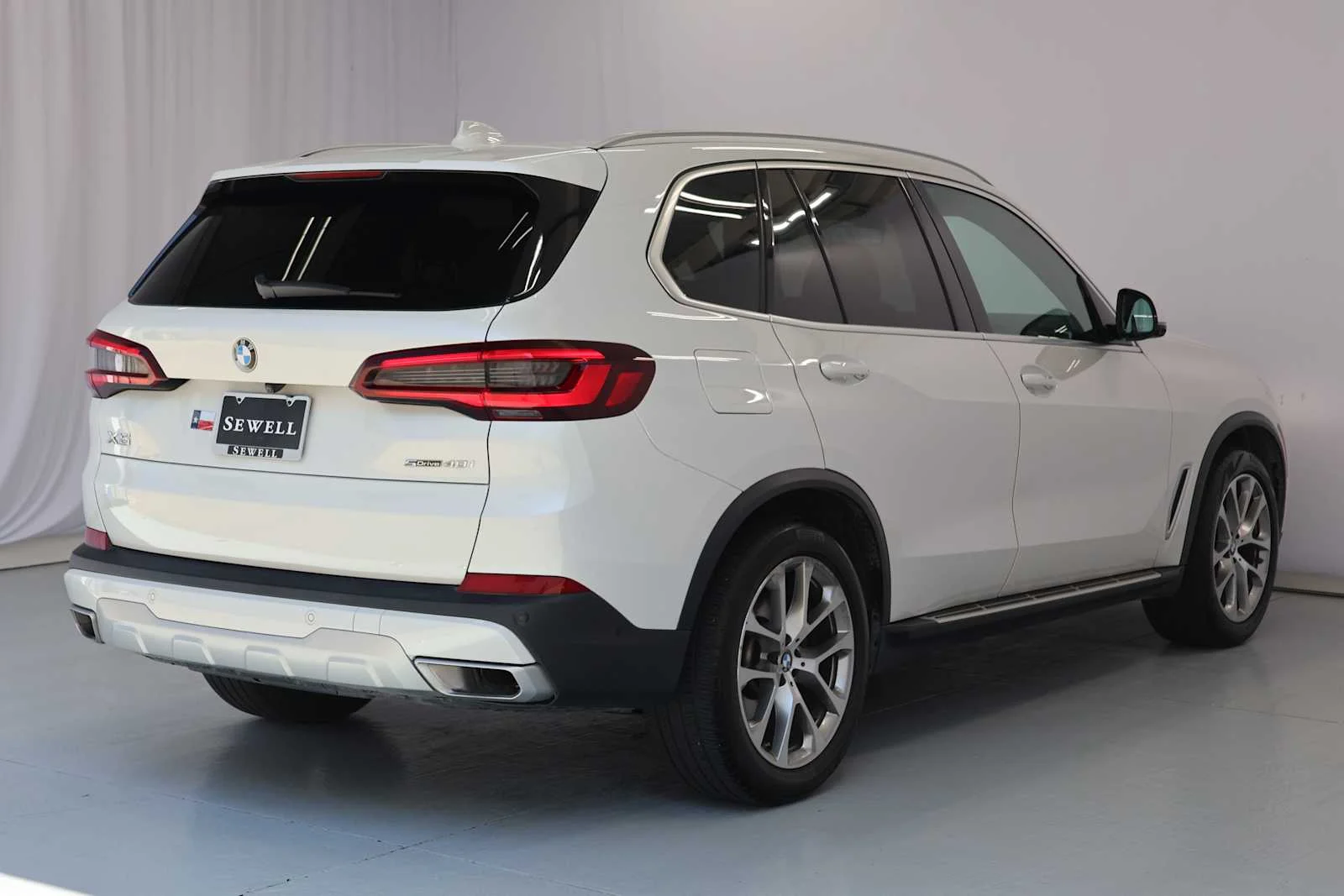 Used 2023 MINERAL WHITE BMW sDrive40i image 10