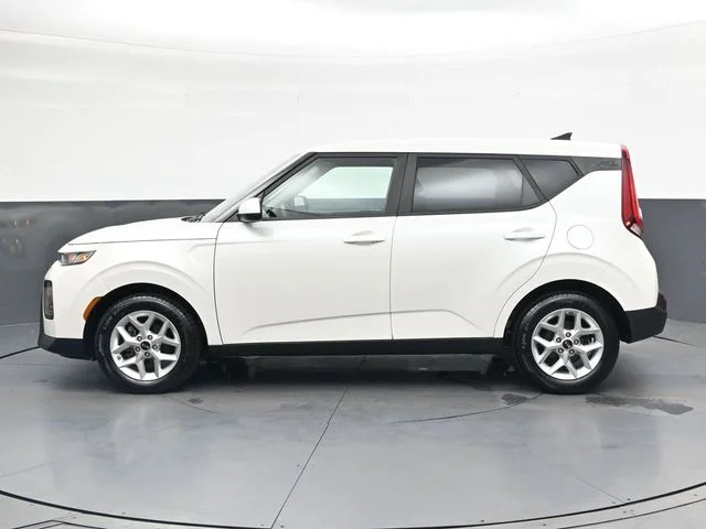 Used 2020 White Kia S image 8