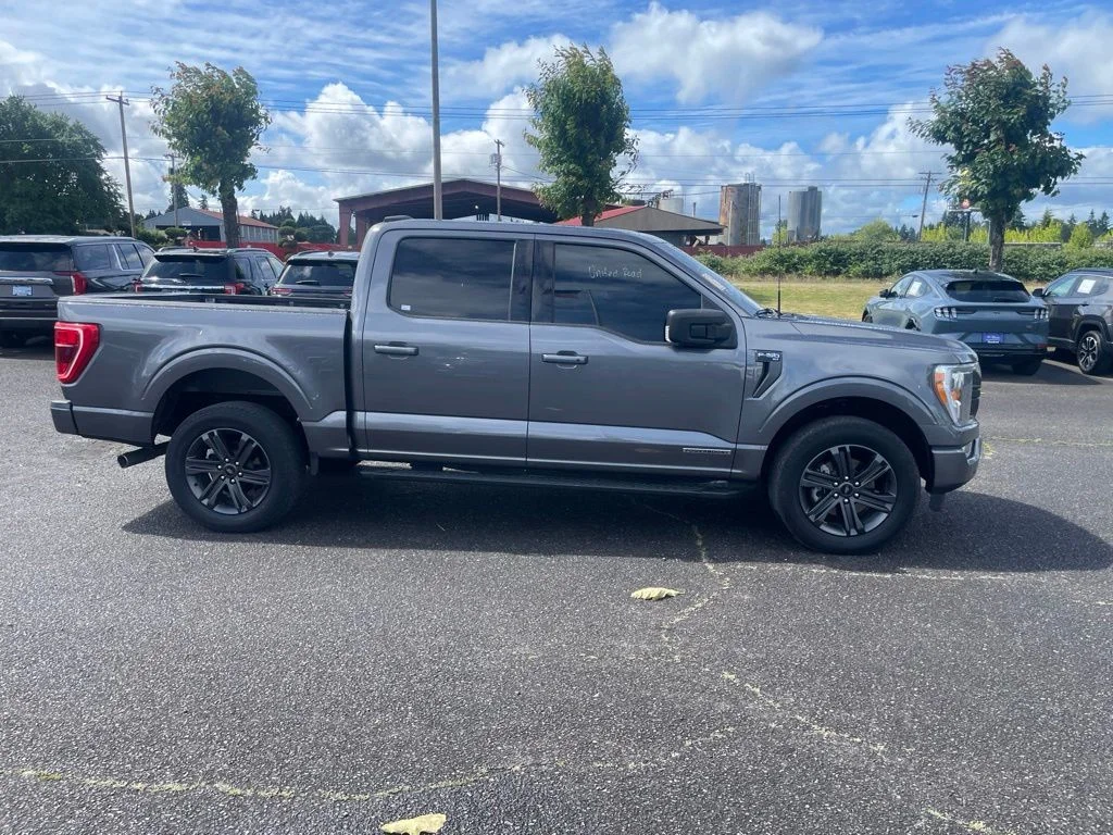 Used 2023 Gray Metallic Ford XLT image 4