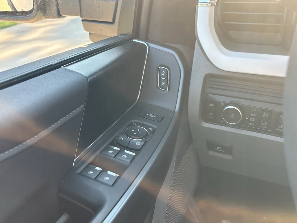 New 2026 Oxford White Ford F-250® XLT image 15