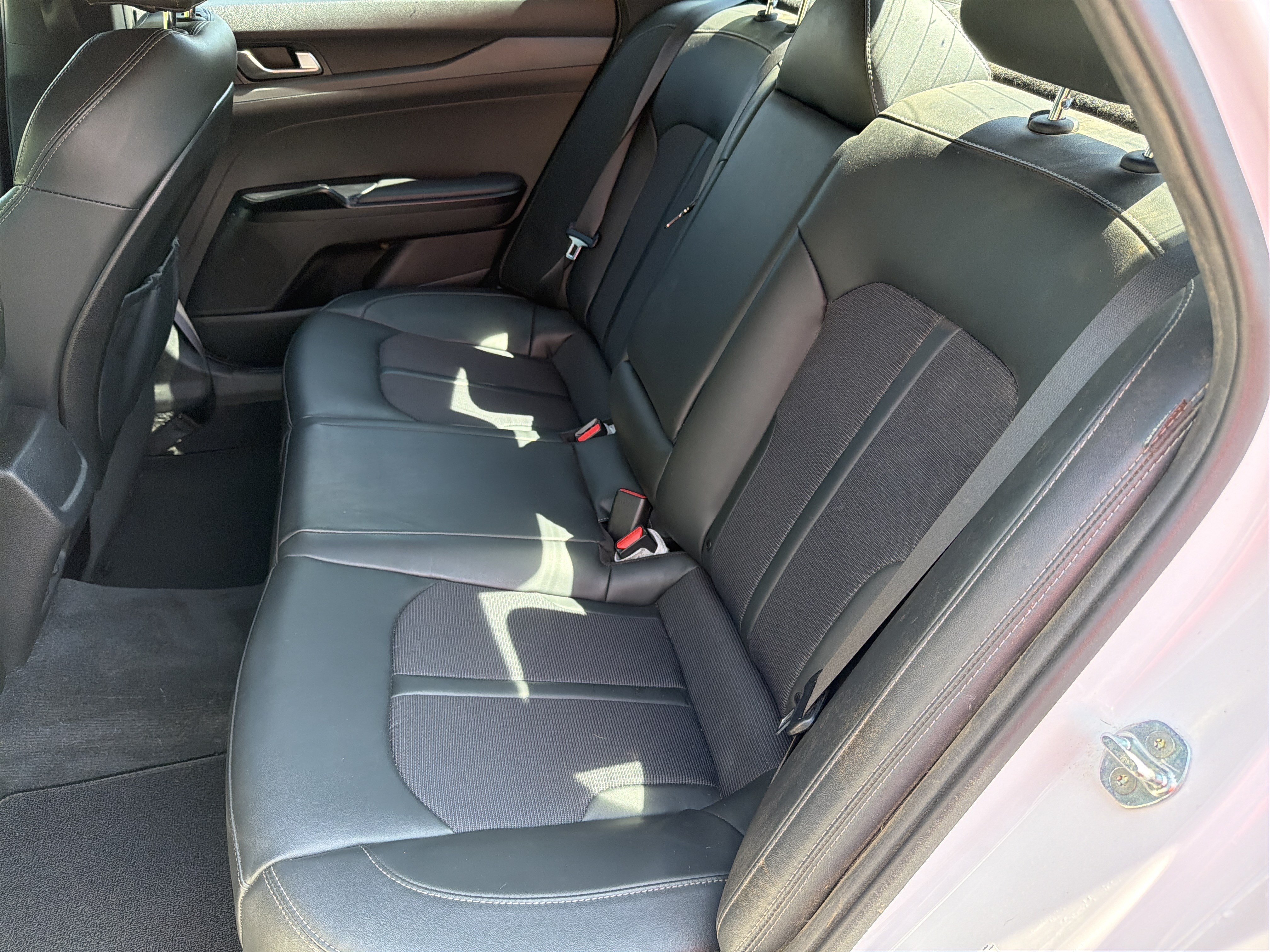 Used 2023 Glacial White Pearl Kia GT-Line image 19