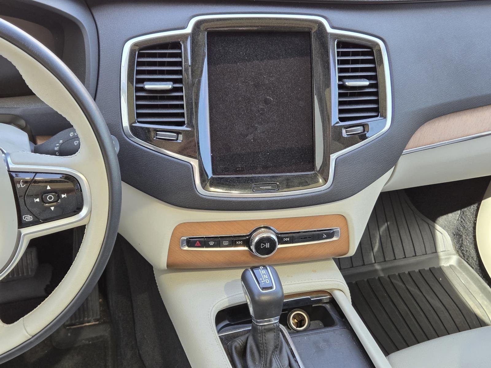 Used 2022 Crystal White Metallic Volvo Momentum image 35