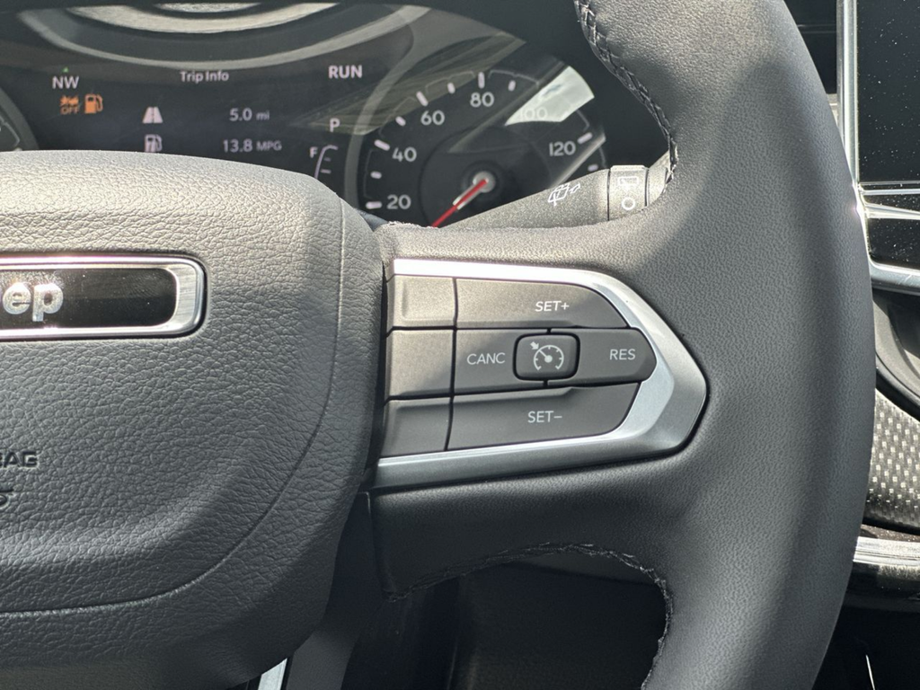 New 2026 Bright White Clear-Coat Exterior Paint Jeep Latitude image 22