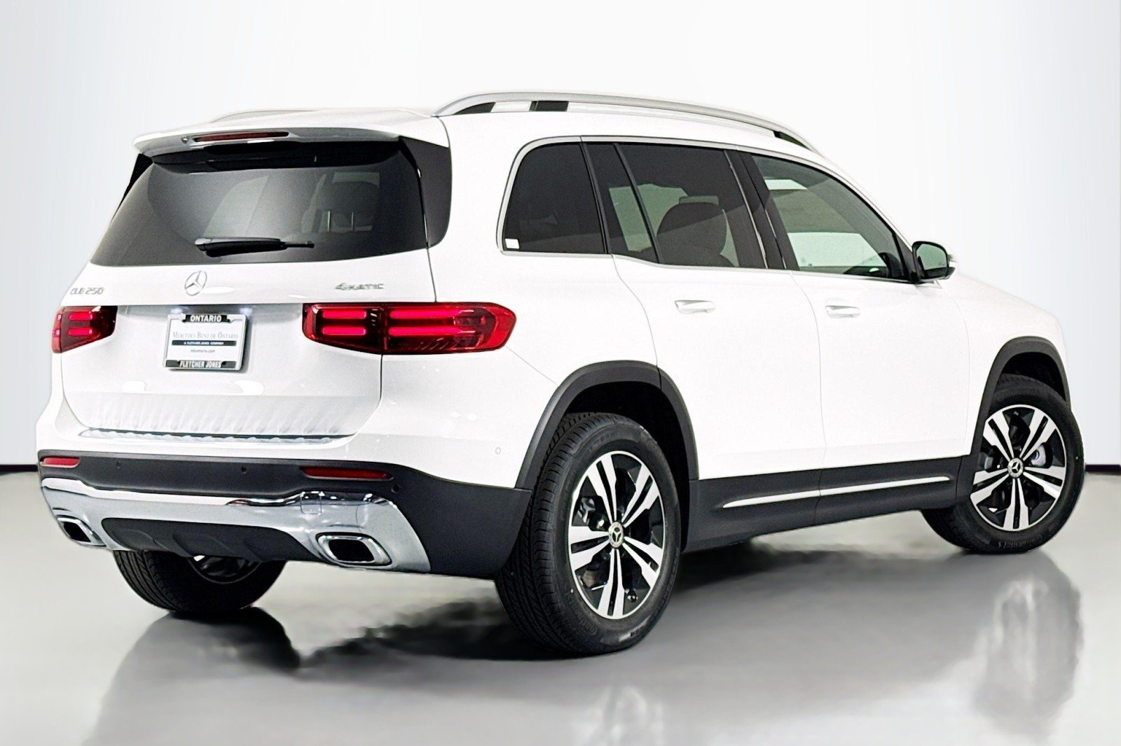 New 2026 Polar White Mercedes-Benz GLB 250 4MATIC® SUV image 11