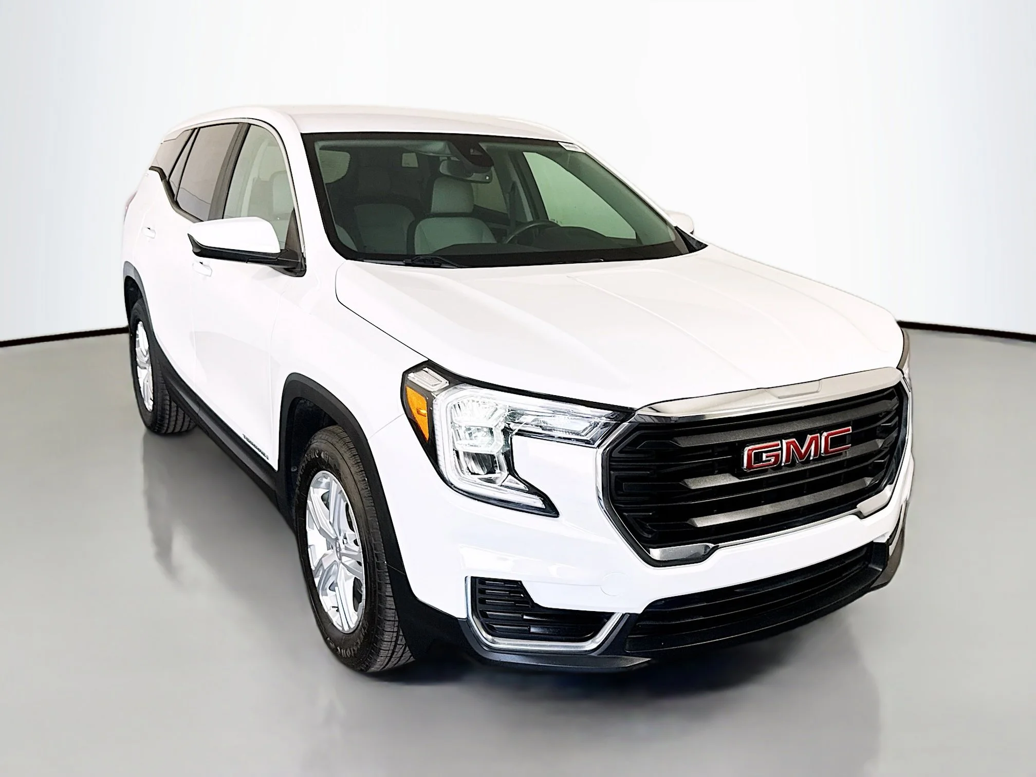 Used 2022 Summit White GMC SLE image 1