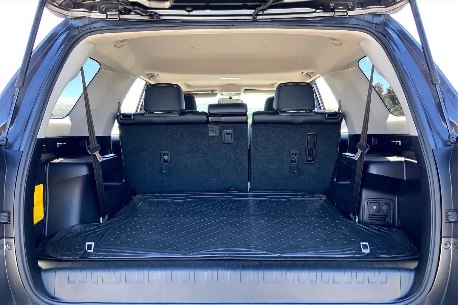 Used 2018 Magnetic Gray Metallic Toyota SR5 Premium image 34