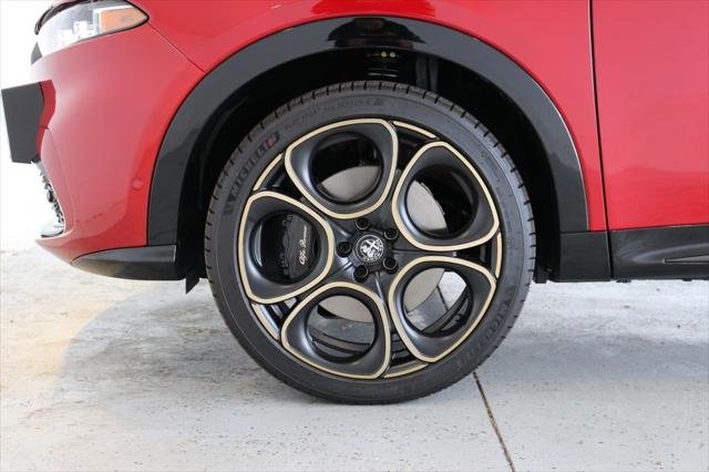 New 2025 Alfa Rosso (Red) Exterior Paint Alfa Romeo Intensa image 44
