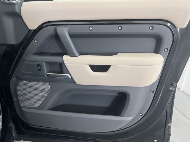 2023 Land Rover Defender S - Photo 20