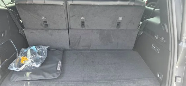 New 2026 Baltic-Gray Metallic Clear-Coat Exterior Paint Jeep Limited Reserve image 37