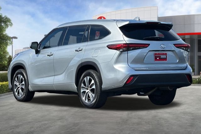 Certified Used 2020 Silver Toyota XLE image 7