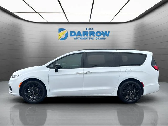 New 2026 Bright White Clear-Coat Exterior Paint Chrysler Select image 2