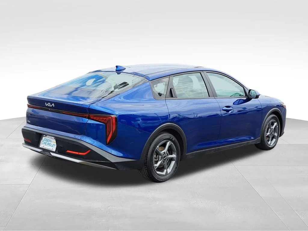 Used 2025 Blue Kia LXS image 4