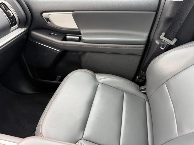 Used 2025 Oxford White Ford Active 4x4 image 21