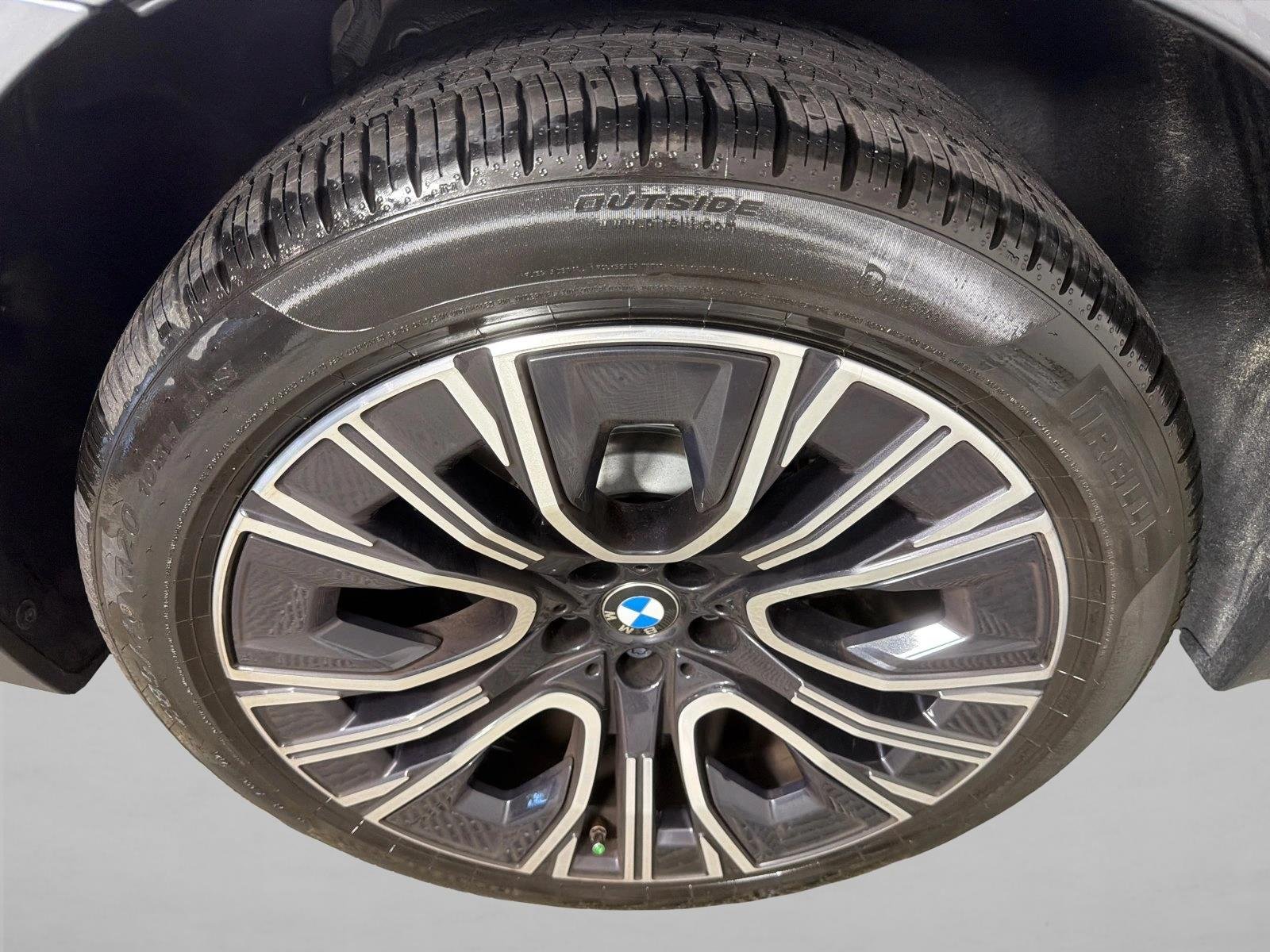 Used 2026 Skyscraper Grey Metallic BMW 30 xDrive image 18