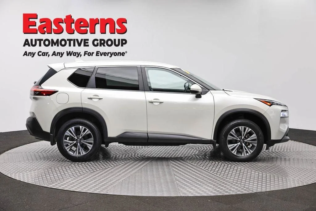 Used 2023 White Nissan SV image 4